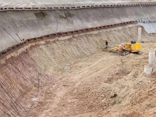 康巴什基坑边坡加固